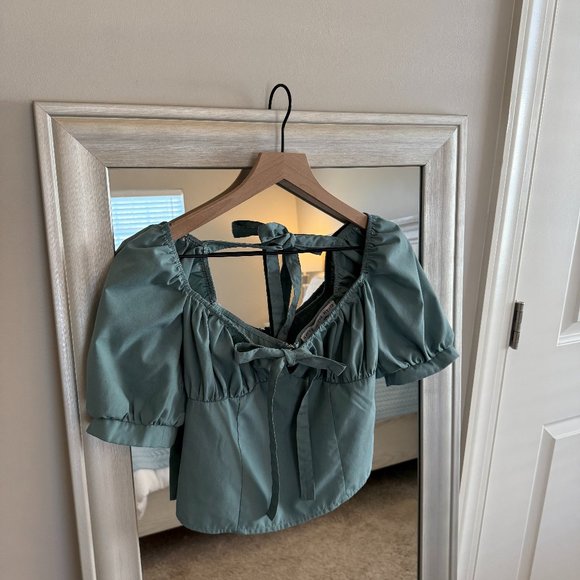 HYFVE Women's Sage Green Short Puffed Sleeve Zip Up Back Crop Top Size S - Picture 1 of 9